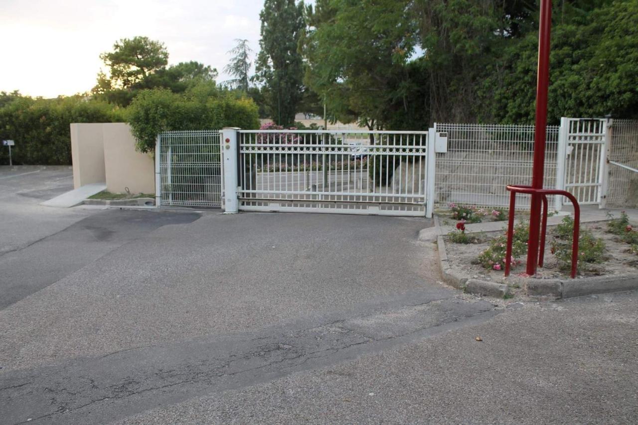Studio Uzes Parking Proche Centre Ville Daire Dış mekan fotoğraf